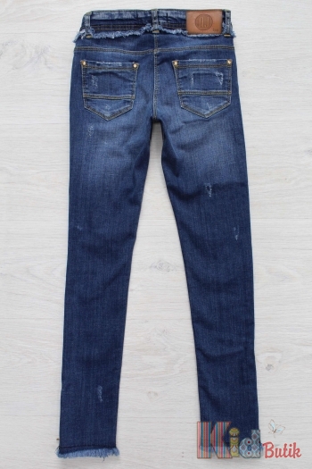 Купить Джинсы прямые с потертостями и металлическими колечками A-yugi Jeans Аю18-25(9062) на КидБутик Джинсы прямые с потертостями и металлическими колечками A-yugi Jeans Аю18-25(9062)
