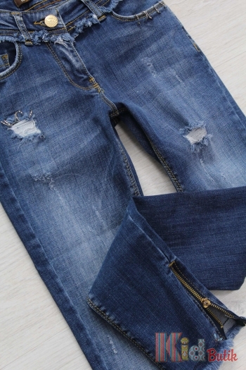 Купить Джинсы прямые с потертостями и металлическими колечками A-yugi Jeans Аю18-25(9062) на КидБутик Джинсы прямые с потертостями и металлическими колечками A-yugi Jeans Аю18-25(9062)