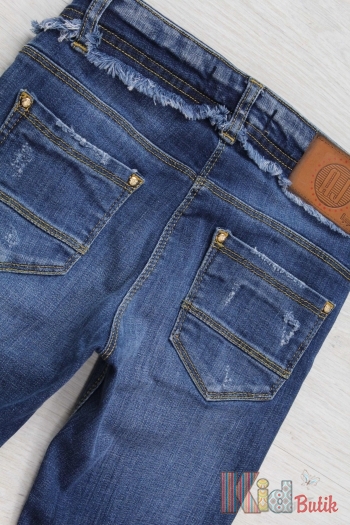 Купить Джинсы прямые с потертостями и металлическими колечками A-yugi Jeans Аю18-25(9062) на КидБутик Джинсы прямые с потертостями и металлическими колечками A-yugi Jeans Аю18-25(9062)