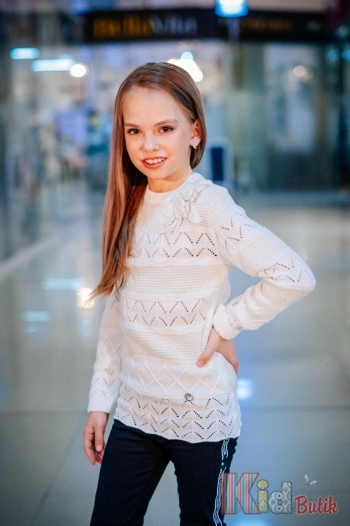 Купити Джемпер молочного кольору "Троянди" Miss Blaze Е18-9(04270) на КідБутік Джемпер молочного кольору "Троянди" Miss Blaze Е18-9(04270)