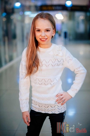 Купити Джемпер молочного кольору "Троянди" Miss Blaze Е18-9(04270) на КідБутік Джемпер молочного кольору "Троянди" Miss Blaze Е18-9(04270)