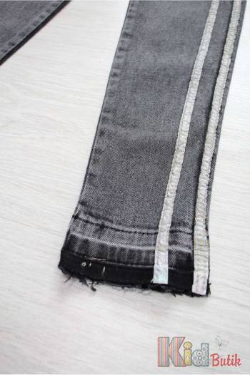 Купити Джинси скіні сірого кольору з лампасами A-yugi Jeans Аю20-51Чор(9188) на КідБутік Джинси скіні сірого кольору з лампасами A-yugi Jeans Аю20-51Чор(9188)