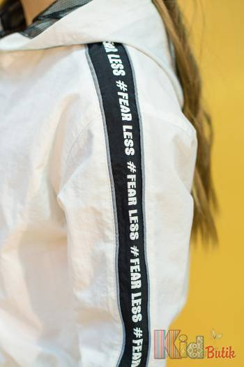 Купити Вітровка молочного кольору з чорними лампасами A-yugi Jeans Аю20-50Бл(17103) на КідБутік Вітровка молочного кольору з чорними лампасами A-yugi Jeans Аю20-50Бл(17103)