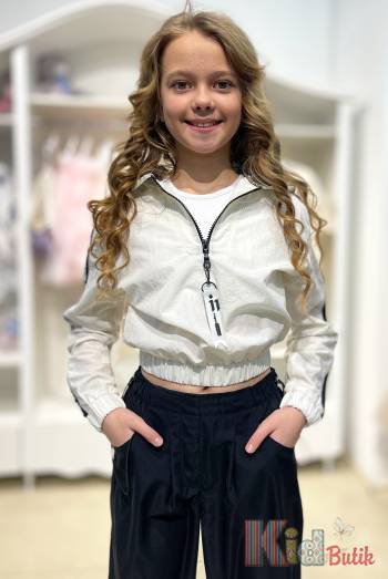 Купити Вітровка молочного кольору з чорними лампасами A-yugi Jeans Аю20-50Бл(17103) на КідБутік Вітровка молочного кольору з чорними лампасами A-yugi Jeans Аю20-50Бл(17103)