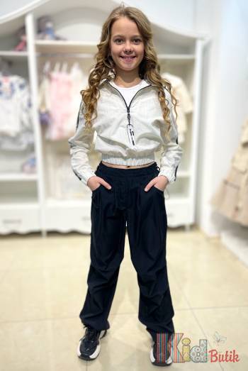 Купити Вітровка молочного кольору з чорними лампасами A-yugi Jeans Аю20-50Бл(17103) на КідБутік Вітровка молочного кольору з чорними лампасами A-yugi Jeans Аю20-50Бл(17103)