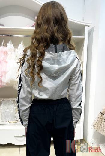 Купити Вітровка молочного кольору з чорними лампасами A-yugi Jeans Аю20-50Бл(17103) на КідБутік Вітровка молочного кольору з чорними лампасами A-yugi Jeans Аю20-50Бл(17103)