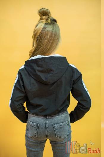Купить Ветровка черного цвета с белыми лампасами A-yugi Jeans Аю20-50Чор(17103) на КидБутик Ветровка черного цвета с белыми лампасами A-yugi Jeans Аю20-50Чор(17103)