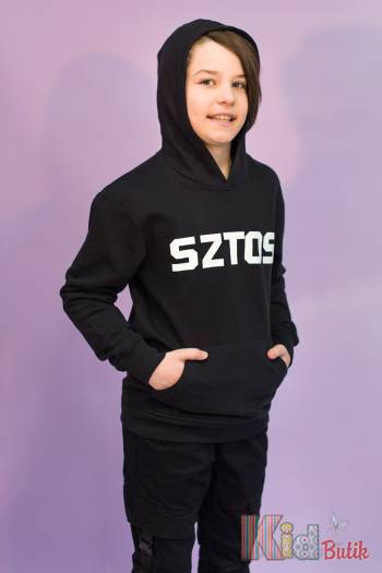 Купить Худи черного цвета "SZTOS" для мальчика Reporter Young Р20-68(0551В-01) на КидБутик Худи черного цвета "SZTOS" для мальчика Reporter Young Р20-68(0551В-01)