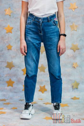 Купити Джинси мом синього кольору для дівчинки A-yugi Jeans Аю21-1(9253) на КідБутік Джинси мом синього кольору для дівчинки A-yugi Jeans Аю21-1(9253)