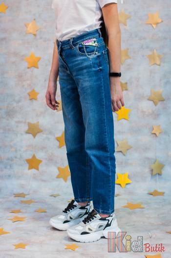 Купити Джинси мом синього кольору для дівчинки A-yugi Jeans Аю21-1(9253) на КідБутік Джинси мом синього кольору для дівчинки A-yugi Jeans Аю21-1(9253)
