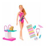 Купить Игровой набор Тренировка в бассейне Barbie GHK23 на КидБутик Игровой набор Тренировка в бассейне Barbie GHK23