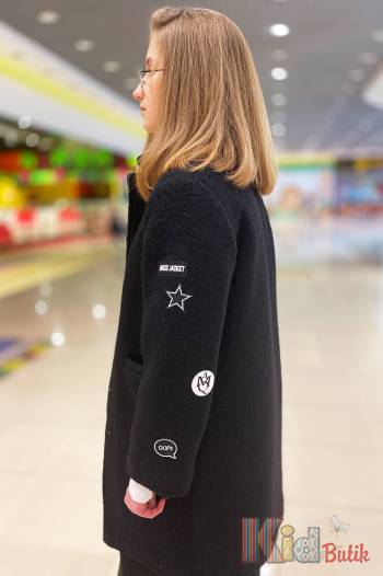 Купить Пальто оверсайз черное с нашивками для девочки Teen mood ТМ21-8 на КидБутик Пальто оверсайз черное с нашивками для девочки Teen mood ТМ21-8