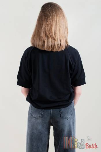 Купить Футболка черного цвета для девочки A-yugi Jeans Аю22-18Чор(7070) на КидБутик Футболка черного цвета для девочки A-yugi Jeans Аю22-18Чор(7070)