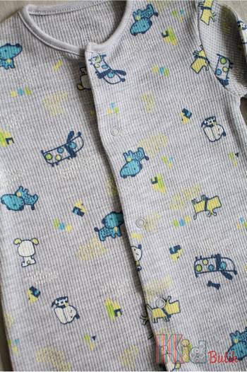 Купити Комбінезон сірий з принтом із собачок для малюка MYMIO baby Му22-4004Ср на КідБутік Комбінезон сірий з принтом із собачок для малюка MYMIO baby Му22-4004Ср