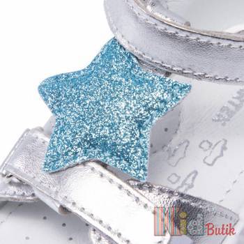 Купить Босоножки серебристые для маленькой девочки Bartek 22-11540004 на КидБутик Босоножки серебристые для маленькой девочки Bartek 22-11540004