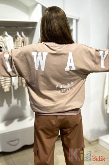 Купить Свитшот бежевого цвета с надписью always young MiniModa Мі23-1Беж на КидБутик Свитшот бежевого цвета с надписью always young MiniModa Мі23-1Беж