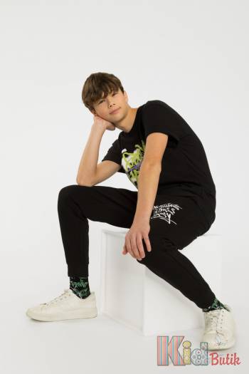 Купить Штаны спортивные в черном цвете для мальчика Reporter Young Р23-10Чор.(0117B-03-100) на КидБутик Штаны спортивные в черном цвете для мальчика Reporter Young Р23-10Чор.(0117B-03-100)
