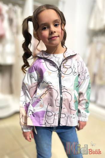 Купить Ветровка с ярким принтом для девочки Escabel Kids Ес23-37(32232) на КидБутик Ветровка с ярким принтом для девочки Escabel Kids Ес23-37(32232)