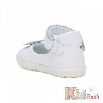 Купити Туфлі білі з сердечком для маленької дівчинки Bartek 23-71195-B87 на КідБутік Туфлі білі з сердечком для маленької дівчинки Bartek 23-71195-B87