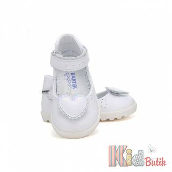 Купити Туфлі білі з сердечком для маленької дівчинки Bartek 23-71195-B87 на КідБутік Туфлі білі з сердечком для маленької дівчинки Bartek 23-71195-B87