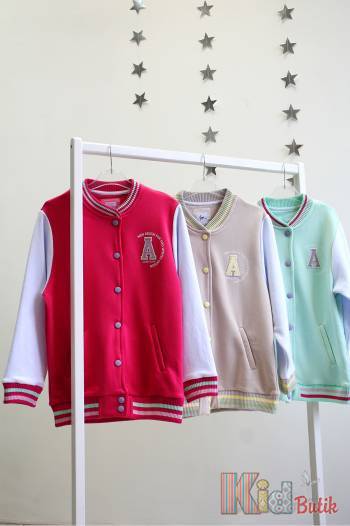 Купить Бомбер малиновый "А" для девочки A-yugi Jeans Аю23-18Рз(17156) на КидБутик Бомбер малиновый "А" для девочки A-yugi Jeans Аю23-18Рз(17156)