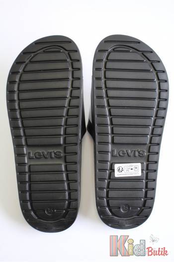 Купити Шльопанці чорні з написом для підлітка Levi's Lv25-9Чор (0239S) на КідБутік Шльопанці чорні з написом для підлітка Levi's Lv25-9Чор (0239S)