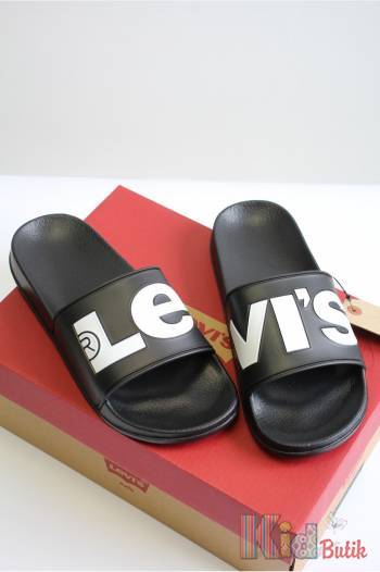 Купити Шльопанці чорні з написом для підлітка Levi's Lv25-9Чор (0239S) на КідБутік Шльопанці чорні з написом для підлітка Levi's Lv25-9Чор (0239S)