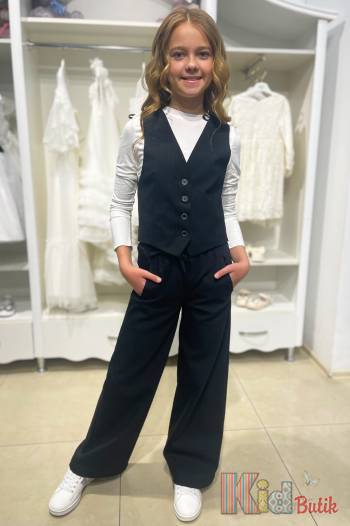 Купить Жилет черного цвета в полоску для девочки A-yugi Jeans Аю24-38 на КидБутик Жилет черного цвета в полоску для девочки A-yugi Jeans Аю24-38