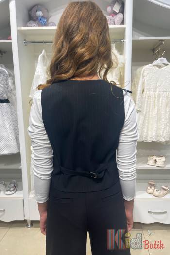 Купить Жилет черного цвета в полоску для девочки A-yugi Jeans Аю24-38 на КидБутик Жилет черного цвета в полоску для девочки A-yugi Jeans Аю24-38