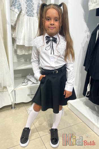 Купити Шкільна блузка з мереживом на плечах для дівчинки Capris Ка24-8 на КідБутік Шкільна блузка з мереживом на плечах для дівчинки Capris Ка24-8