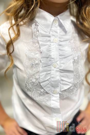 Купити Шкільна блузка з жабо із мереживом для дівчинки MiniModa Мі24-30(418) на КідБутік Шкільна блузка з жабо із мереживом для дівчинки MiniModa Мі24-30(418)