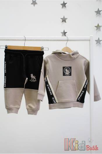 Купить Костюм спортивный бежевый "Be Strong" для мальчика Jack Lions Ес24-38(1660) на КидБутик Костюм спортивный бежевый "Be Strong" для мальчика Jack Lions Ес24-38(1660)
