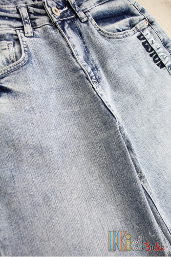 Купити Джинси мом світло-сині Design A-yugi Jeans Аю25-10(5461) на КідБутік Джинси мом світло-сині Design A-yugi Jeans Аю25-10(5461)