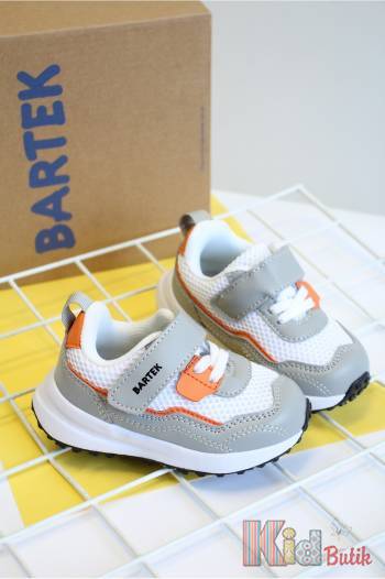 Купить Кроссовки оранжевые с сеткой для мальчика Bartek 25-15042403 на КидБутик Кроссовки оранжевые с сеткой для мальчика Bartek 25-15042403