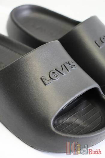 Купить Шлепанцы черные с надписью Levis Levi's Lv25-10Чор (0002S) на КидБутик Шлепанцы черные с надписью Levis Levi's Lv25-10Чор (0002S)