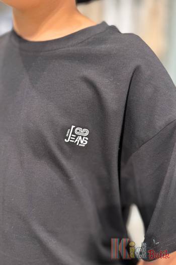 Купить Футболка черная с маленьким символом для мальчика A-yugi Jeans Аю25-32Чорн(7305) на КидБутик Футболка черная с маленьким символом для мальчика A-yugi Jeans Аю25-32Чорн(7305)