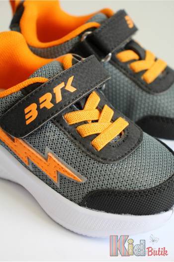 Купити Кросівки для хлочика з оранжевими вставками Bartek 25-8700610 на КідБутік Кросівки для хлочика з оранжевими вставками Bartek 25-8700610