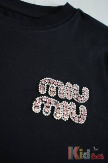 Купить Футболка черная miu miu для девочки Другие бренды И25-159(3631) на КидБутик Футболка черная miu miu для девочки Другие бренды И25-159(3631)