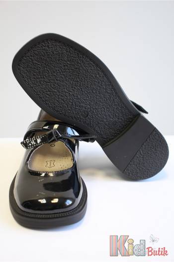 Купити Туфлі класичні лаковані з ремінцями Keddo KD25-558004/98-02Чор. на КідБутік Туфлі класичні лаковані з ремінцями Keddo KD25-558004/98-02Чор.