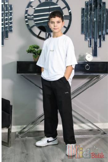 Купити Штани спортивні чорні для хлопчика A-yugi Jeans Аю25-39Чор на КідБутік Штани спортивні чорні для хлопчика A-yugi Jeans Аю25-39Чор
