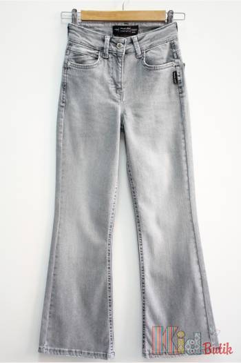 Купити Джинси кльош сірого кольору для дівчинки A-yugi Jeans Аю26-44Ср(9641) на КідБутік Джинси кльош сірого кольору для дівчинки A-yugi Jeans Аю26-44Ср(9641)