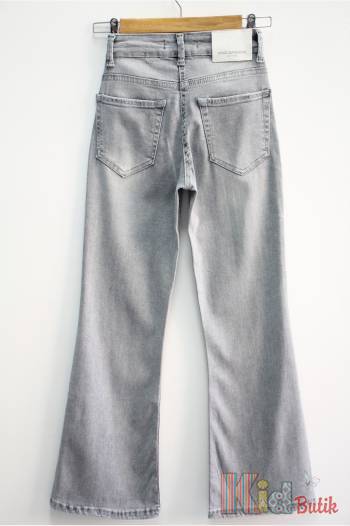 Купити Джинси кльош сірого кольору для дівчинки A-yugi Jeans Аю26-44Ср(9641) на КідБутік Джинси кльош сірого кольору для дівчинки A-yugi Jeans Аю26-44Ср(9641)