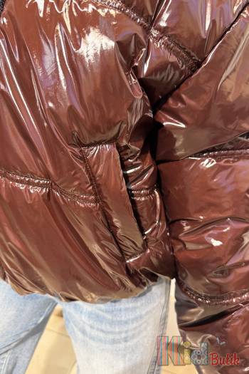 Купити Куртка для дівчинки шоколадного кольору лакова Nestta Не26-1Шок.Лак на КідБутік Куртка для дівчинки шоколадного кольору лакова Nestta Не26-1Шок.Лак