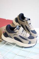Купить Кроссовки комбинированные для подростка Levi's Lv26-8Св.ср/Т.сн(VCUR0012S) на КидБутик Кроссовки комбинированные для подростка Levi's Lv26-8Св.ср/Т.сн(VCUR0012S)